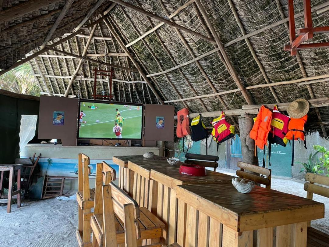 Mikadi Beach Camp & Backpackers Vandrerhjem Dar-es-Salaam Eksteriør bilde