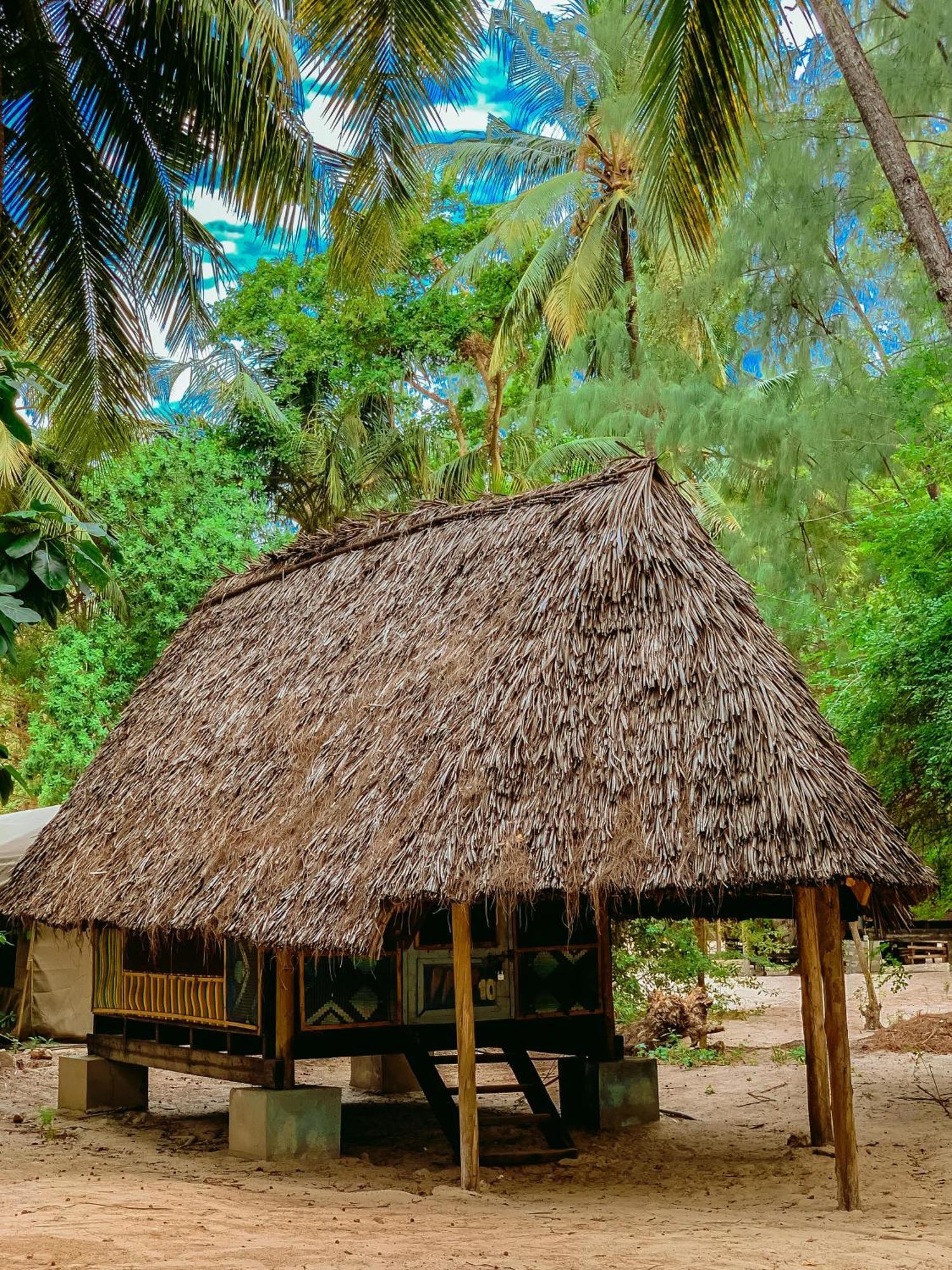 Mikadi Beach Camp & Backpackers Vandrerhjem Dar-es-Salaam Eksteriør bilde